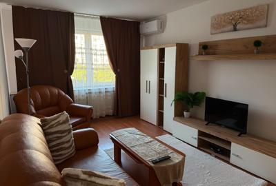 Apartament cu 3 camere decomandat în Berceni