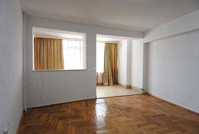 Apartament cu 3 camere decomandat, mobilat în Energiei