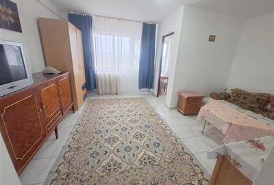Garsonieră decomandată în 9 Mai