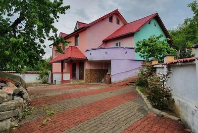 Casă cu 5 camere cu Teren 686 Mp în Central