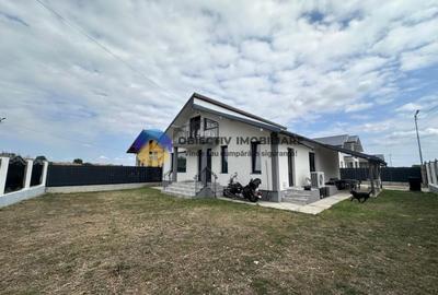 Casă individuală cu 4 camere cu Canalizare în 1 Mai - 3