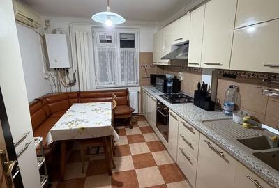 Apartament cu 3 camere decomandat în Exterior Vest - 1