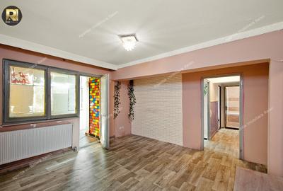 Apartament cu 3 camere semidecomandat în Micro 40