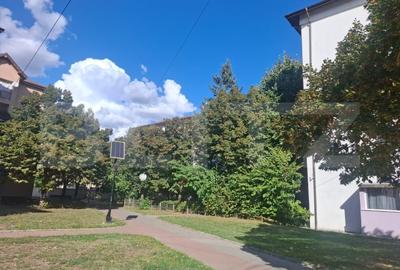 Apartament cu 2 camere semidecomandat, mobilat în Titu