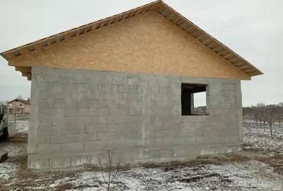 Casă cu Teren 800 Mp în Slobozia (Roznov)
