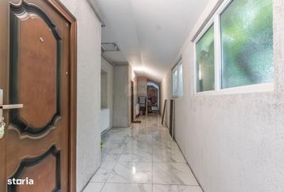 Casă cu 4 camere decomandat în Galata