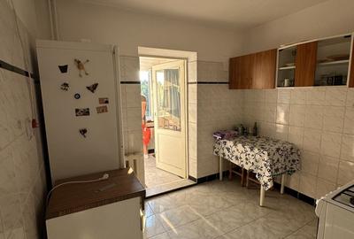 Apartament cu 2 camere decomandat, mobilat în Km 4 - 10