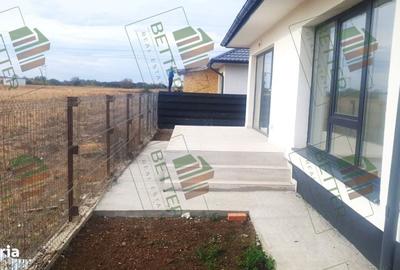 Casă cu 3 camere în Berceni