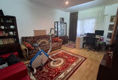 Apartament cu 2 camere decomandat, mobilat în Poarta 6