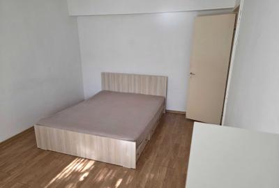 Garsonieră decomandată în Sud