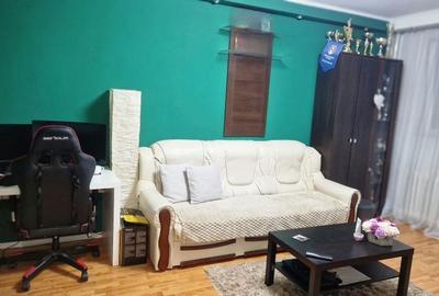 Apartament cu 3 camere semidecomandat în Brâncoveanu
