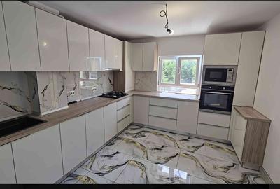 Apartament cu 4 camere decomandat, mobilat în Central