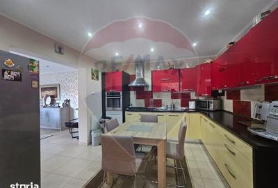 Casă cu 7 camere cu Teren 350 Mp în Central - 7
