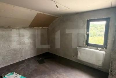 Casă cu 5 camere cu Teren 1820 Mp în Central
