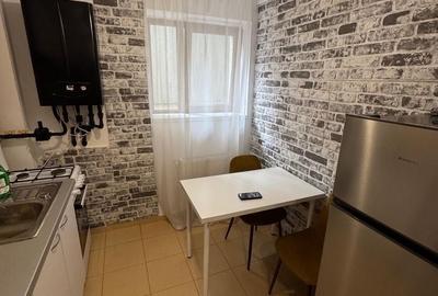 Apartament cu 2 camere decomandat în Regie