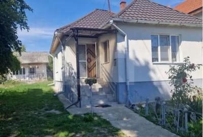 Casă cu 2 camere cu Teren 1600 Mp în Uriu