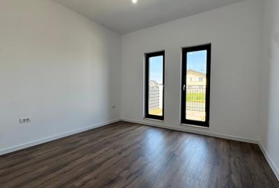 Duplex cu 4 camere cu Canalizare în Moșnița Nouă - 12