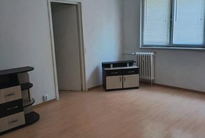 Apartament cu 3 camere semidecomandat în Nord - 2