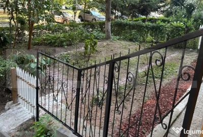 Apartament cu 2 camere semidecomandat în Aleea Carpați