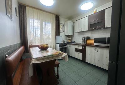 Apartament cu 4 camere decomandat în Republicii