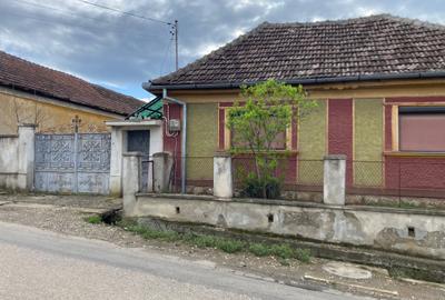 Casă cu 4 camere în Central - 2