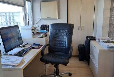 Apartament cu 4 camere decomandat în Victoriei