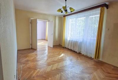 Apartament cu 3 camere decomandat în Dâmbu Pietros