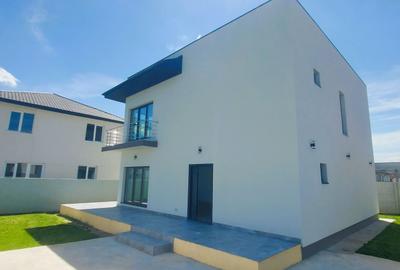 Casă cu 5 camere cu Teren 332 Mp în Central