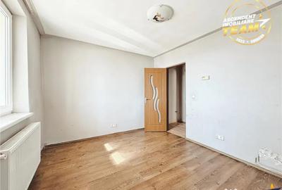 Apartament cu 2 camere decomandat în Simeria