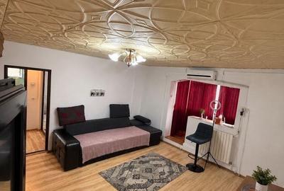 Apartament cu 2 camere semidecomandat, mobilat în Craiovița Nouă