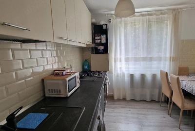 Apartament cu 3 camere decomandat în Negru Vodă