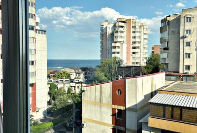 Apartament cu 3 camere decomandat în Faleza Nord