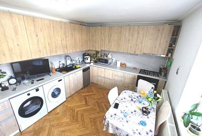Apartament cu 2 camere decomandat, mobilat în Craiter