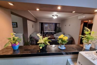 Apartament cu 4 camere semidecomandat, mobilat în CET - 14