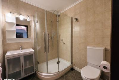 Apartament cu 3 camere semidecomandat în Moșilor