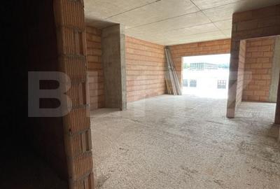 Apartament cu 3 camere în Calea Moldovei