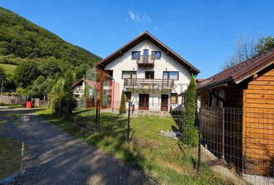 Casă individuală cu 7 camere cu Canalizare în Bran