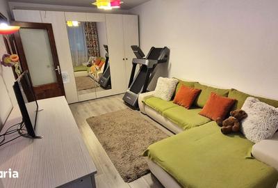 Apartament cu 3 camere decomandat, mobilat în Aleea Carpați