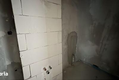 Apartament cu 3 camere semidecomandat în Florești - 3