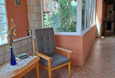 Casă cu 4 camere în Lupești