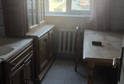 Apartament cu 3 camere în Aleea Trandafirilor