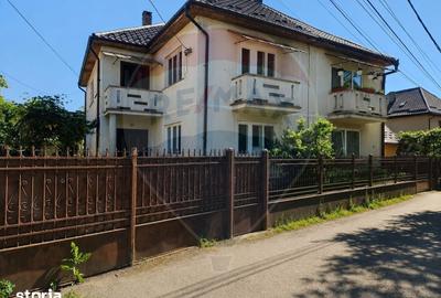 Casă cu 6 camere cu Teren 250 Mp în Central - 1
