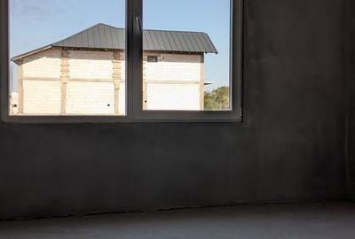 Casă cu 4 camere în Vladimirescu