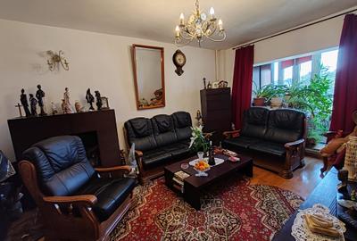 Apartament cu 3 camere decomandat în Centrul Civic - 1