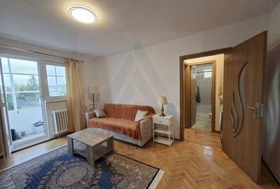Apartament cu 3 camere semidecomandat, mobilat în Mihai Viteazul