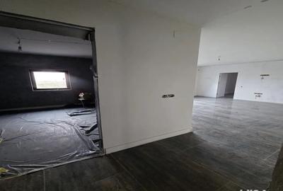 Casă cu 4 camere cu Teren 1700 Mp în Școlilor - 2