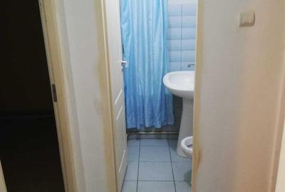 Apartament cu 3 camere semidecomandat în Sud