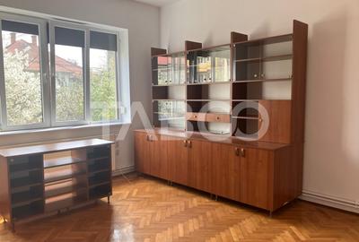 Apartament cu 2 camere semidecomandat, mobilat în Central - 1