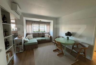 Apartament cu 3 camere decomandat, mobilat în Central