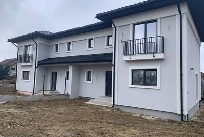 Casă cu 4 camere în Satu Nou de Sus - 2